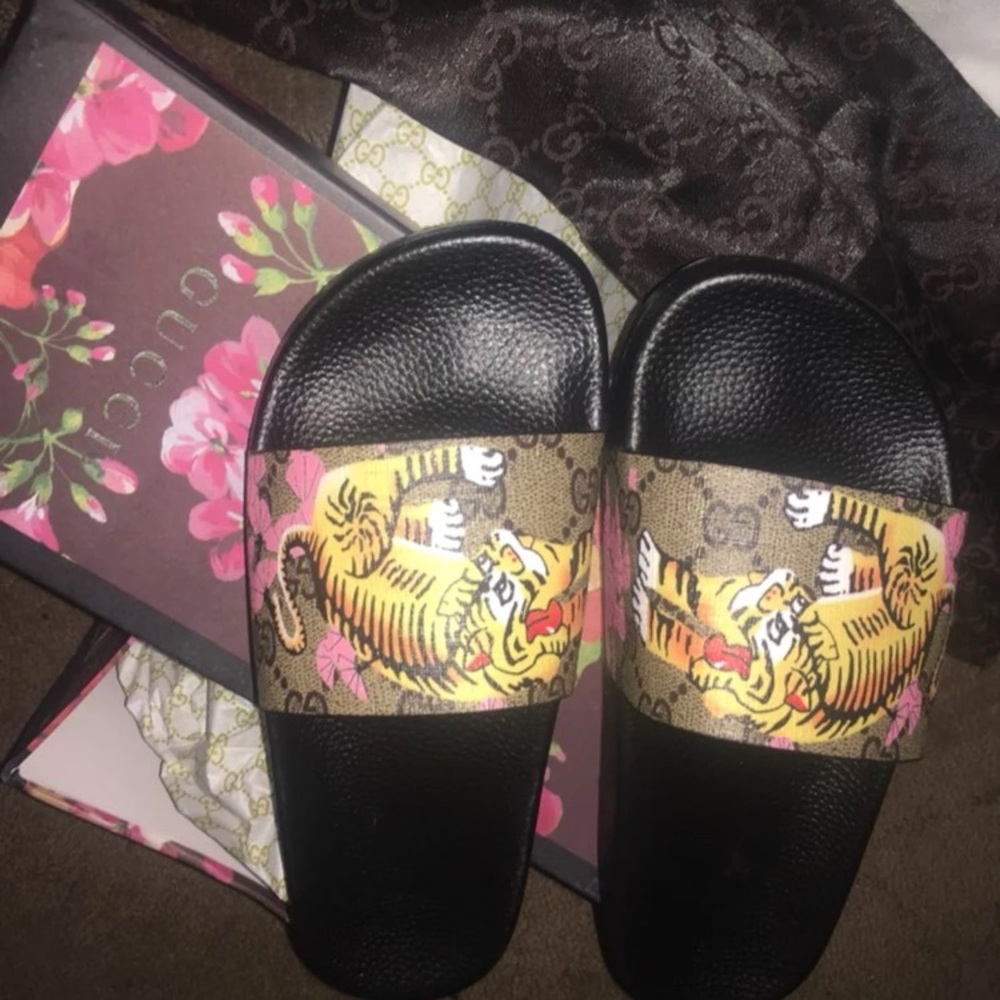 SOLD Gucci Slides - Picture 6 of 6